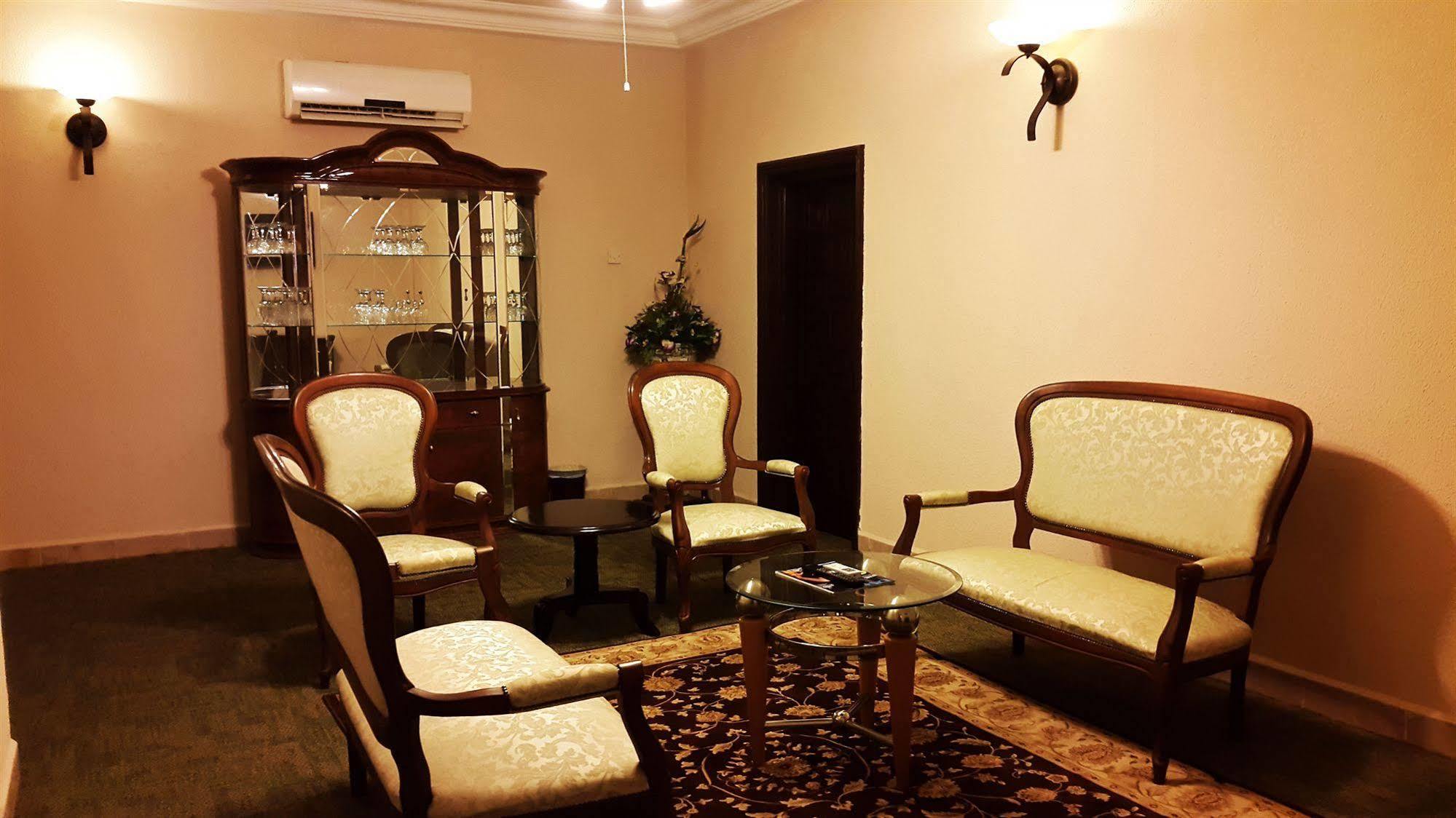 M Plaza Hotel Аккра Екстер'єр фото